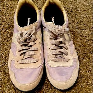 Like new worn once Saucony tennis shoes! Super cute!